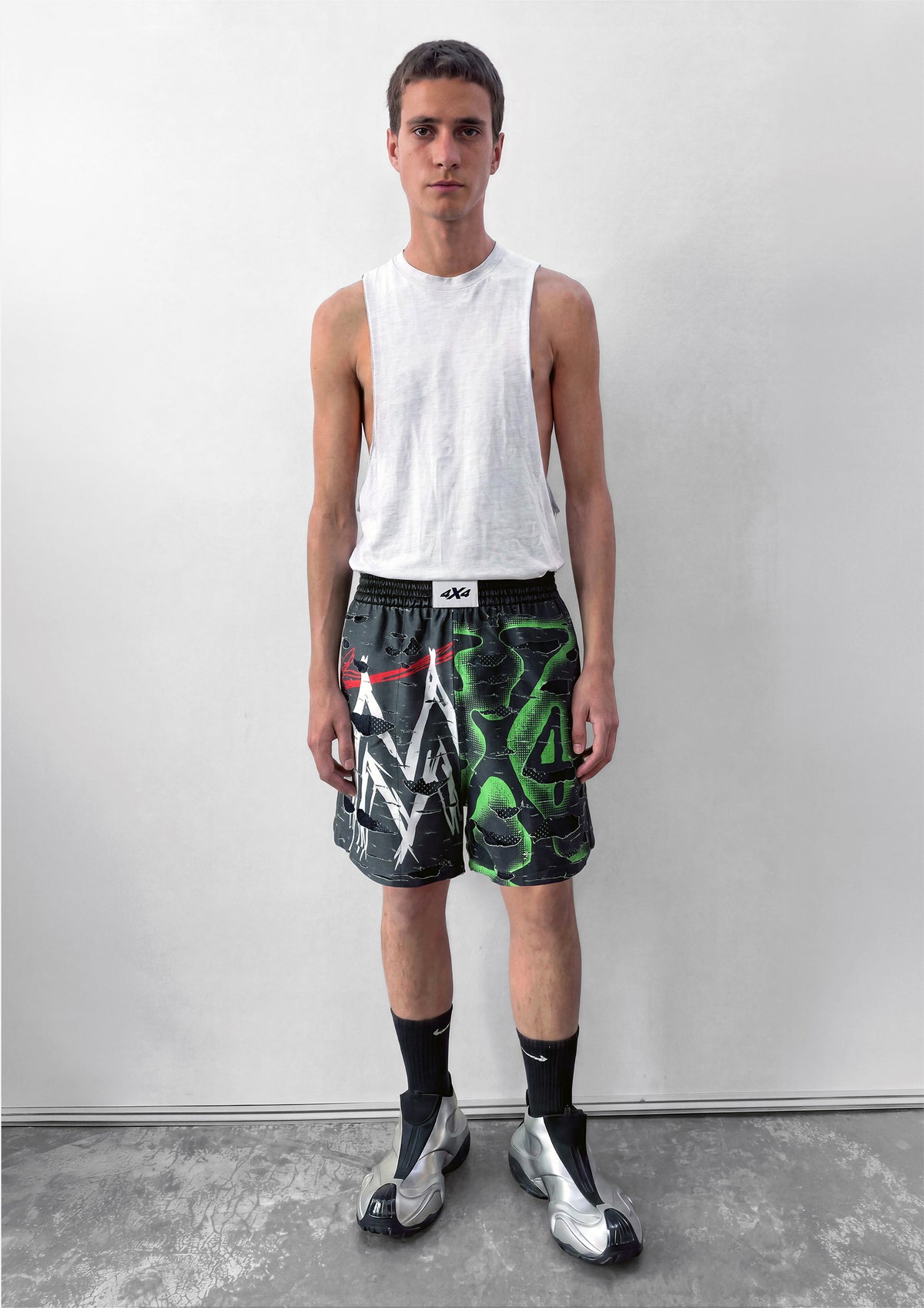 SHREDDED SHORTS - BLACK