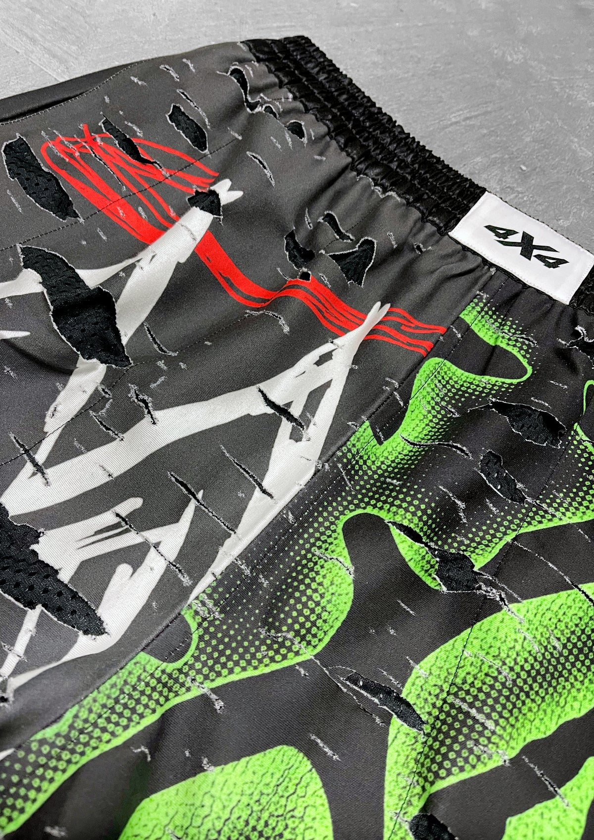 SHREDDED SHORTS - BLACK
