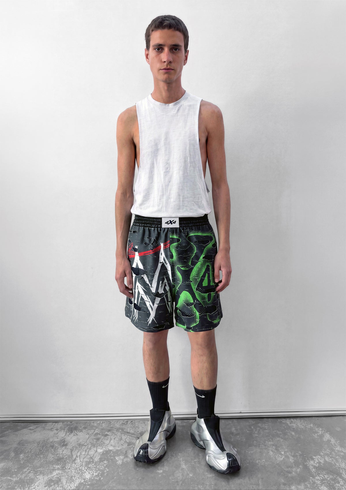 SHREDDED SHORTS - BLACK